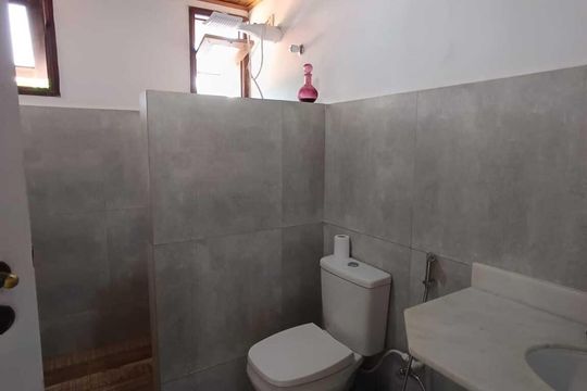Banheiro de casa de condomínio para alugar com 3 quartos, 360m² em Itapuã, Salvador