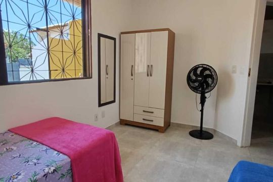 Quarto de casa de condomínio para alugar com 3 quartos, 360m² em Itapuã, Salvador