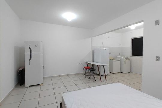 Cozinha de kitnet/studio para alugar com 1 quarto, 20m² em Jardim Patricia, Uberlândia