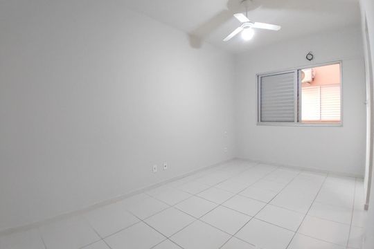 Quarto 1 de apartamento para alugar com 3 quartos, 75m² em Jardim Patricia, Uberlândia