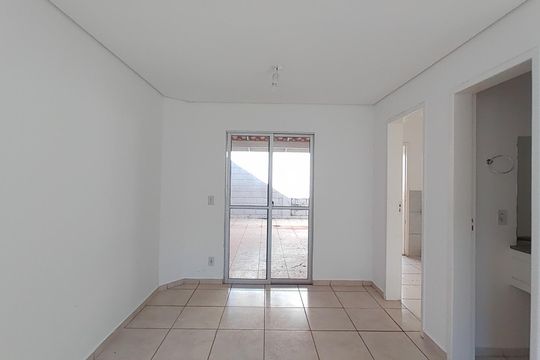 Sala de casa de condomínio para alugar com 3 quartos, 95m² em Gávea, Uberlândia