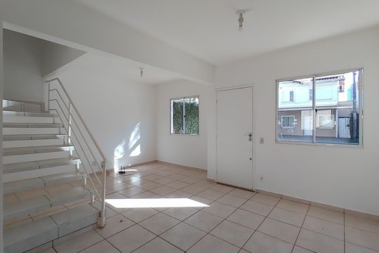 Sala de casa de condomínio para alugar com 3 quartos, 95m² em Gávea, Uberlândia