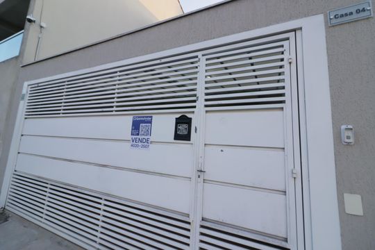 Fachada de casa à venda com 2 quartos, 62m² em Remédios, Osasco