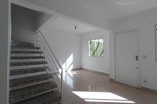 Sala de casa de condomínio para alugar com 3 quartos, 95m² em Gávea, Uberlândia