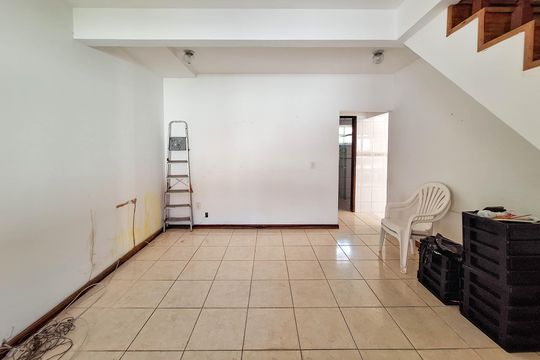 Sala de casa à venda com 3 quartos, 360m² em Piratininga, Niterói