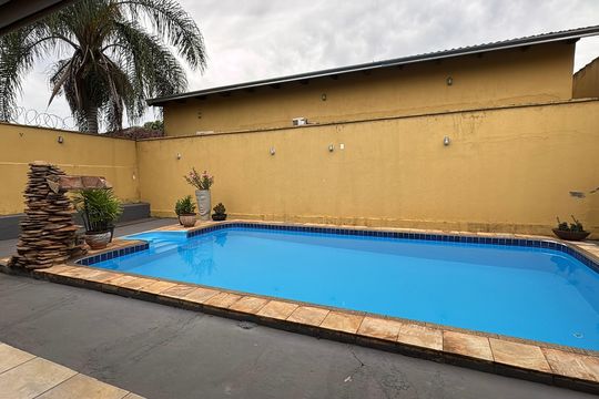 Área Comum -  Piscina de casa à venda com 3 quartos, 442m² em Jardim Ana Lúcia, Goiânia