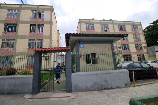 Fachada e portaria de apartamento à venda com 2 quartos, 50m² em Parada de Lucas, Rio de Janeiro