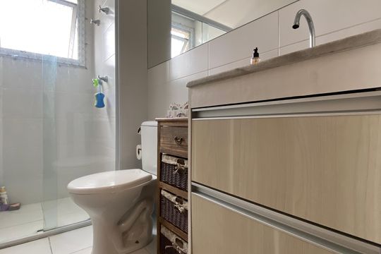 Banheiro da Suíte de apartamento para alugar com 2 quartos, 64m² em Vila Osasco, Osasco