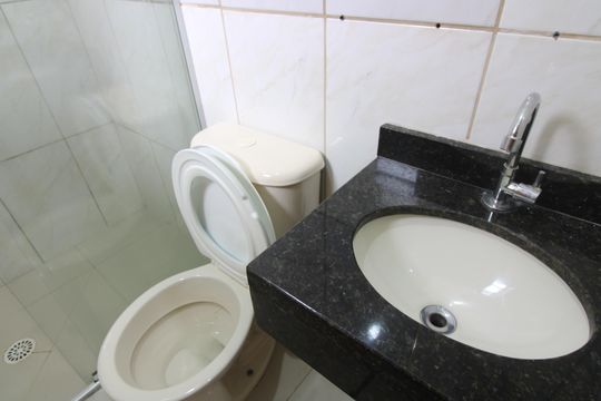 Banheiro de casa de condomínio para alugar com 1 quarto, 36m² em Vila Buenos Aires, São Paulo