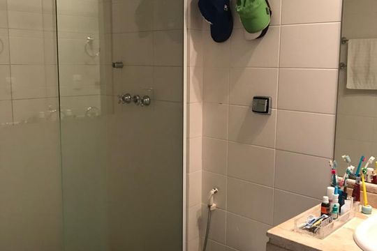 Banheiro de apartamento à venda com 2 quartos, 90m² em Lagoa, Rio de Janeiro