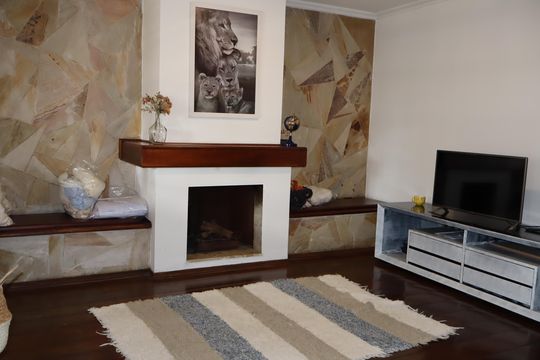 Sala de TV de casa para alugar com 4 quartos, 440m² em Vila Lucia, São Paulo