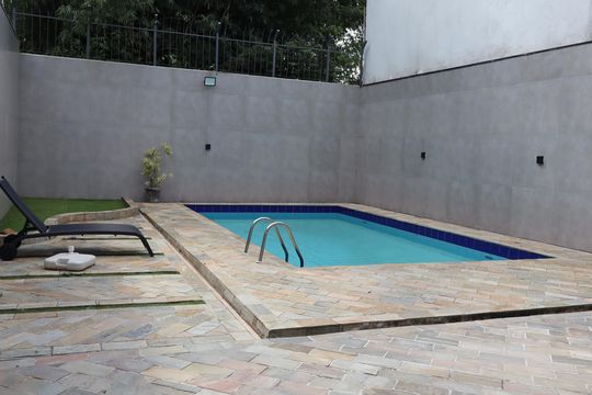 Piscina e churrasqueira de casa para alugar com 4 quartos, 440m² em Vila Lucia, São Paulo