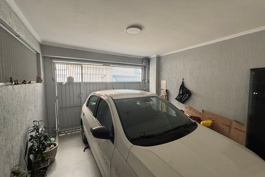 Garagem  de casa para alugar com 3 quartos, 313m² em Lageado, Ferraz de Vasconcelos