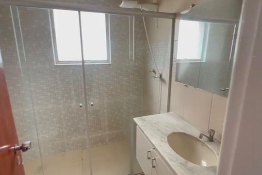Banheiro da Suíte  de apartamento para alugar com 3 quartos, 112m² em Centro, Juiz de Fora
