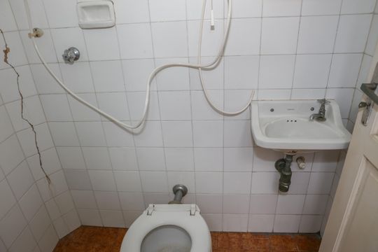 Banheiro de serviço de casa à venda com 4 quartos, 150m² em Perdizes, São Paulo