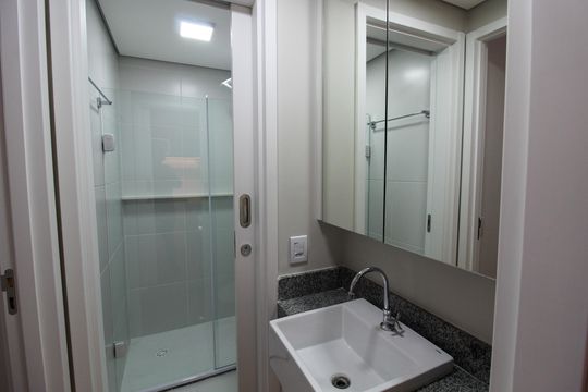 Banheiro de apartamento para alugar com 1 quarto, 32m² em Butantã, São Paulo