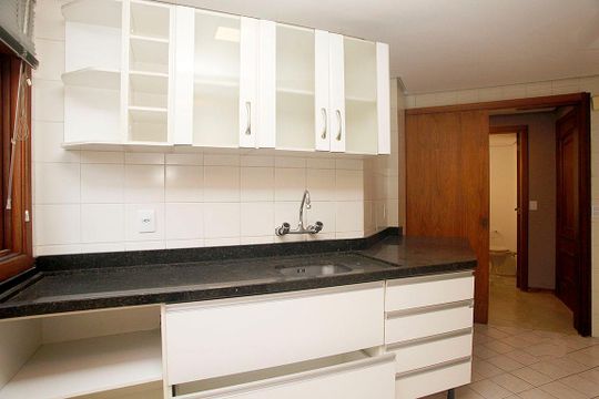 Cozinha de apartamento à venda com 3 quartos, 158m² em Auxiliadora, Porto Alegre