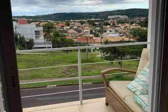 Casa à venda com 3 quartos, 235m² em Chácaras Alpina, Valinhos
