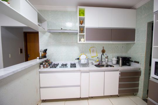 Cozinha de casa de condomínio à venda com 3 quartos, 400m² em  Vicente Pires, Brasília
