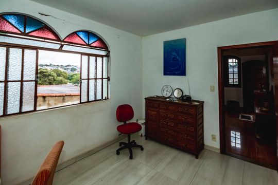 Casa para alugar com 4 quartos, 360m² em Floramar, Belo Horizonte