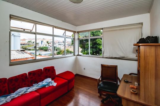 Casa para alugar com 4 quartos, 360m² em Floramar, Belo Horizonte
