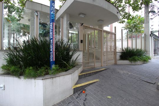 Fachada de apartamento para alugar com 2 quartos, 50m² em Moema, São Paulo