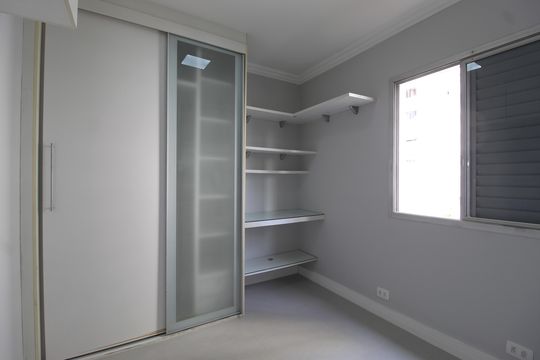 Quarto 1 de apartamento para alugar com 2 quartos, 50m² em Moema, São Paulo