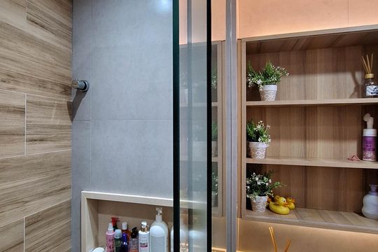 Banheiro de apartamento à venda com 2 quartos, 65m² em Maria Paula, Niterói
