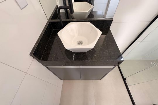 Banheiro de kitnet/studio para alugar com 1 quarto, 18m² em Vila Sao Pedro, Santo André