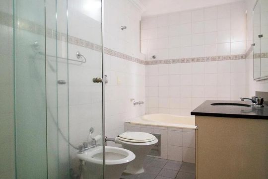Banheiro de apartamento à venda com 2 quartos, 102m² em Jardim Paulista, São Paulo
