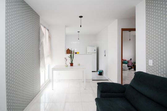 Sala de apartamento para alugar com 2 quartos, 45m² em Lajeado, Cotia