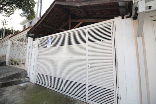 Fachada de casa à venda com 3 quartos, 200m² em Cidade São Francisco, São Paulo