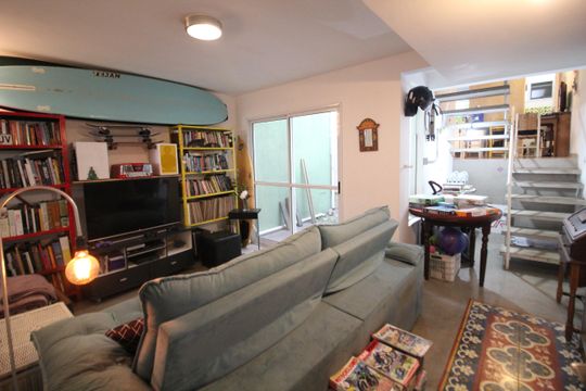 Sala de casa à venda com 3 quartos, 200m² em Cidade São Francisco, São Paulo
