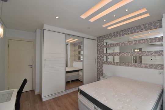 Quarto de apartamento à venda com 1 quarto, 57m² em Bigorrilho, Curitiba
