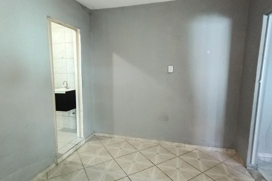 Quarto  de casa para alugar com 1 quarto, 40m² em Cidade Boa Vista, Suzano