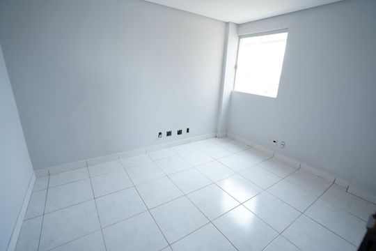 Apartamento à venda com 3 quartos, 84m² em Setor Faicalville, Goiânia