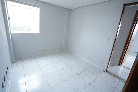 Apartamento à venda com 3 quartos, 84m² em Setor Faicalville, Goiânia