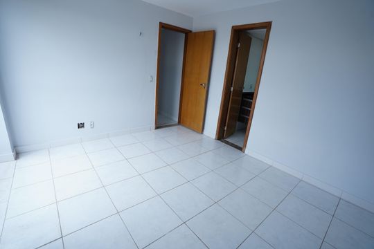 Apartamento à venda com 3 quartos, 84m² em Setor Faicalville, Goiânia
