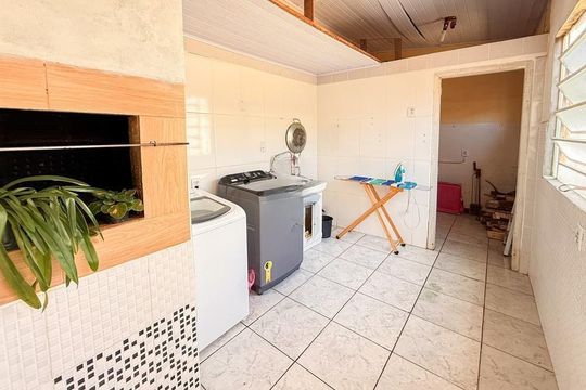 Casa à venda com 2 quartos, 138m² em Igara, Canoas