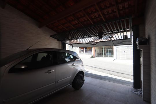Garagem de casa à venda com 3 quartos, 100m² em Jardim Nice, São Paulo