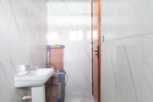 Banheiro de casa para alugar com 2 quartos, 50m² em Vila Americana, São Paulo