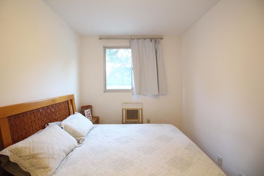 Quarto de apartamento à venda com 1 quarto, 68m² em Barra Olímpica, Rio de Janeiro