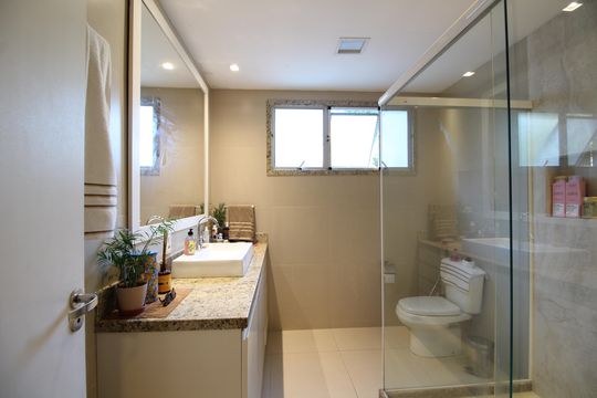 Banheiro de apartamento à venda com 1 quarto, 68m² em Barra Olímpica, Rio de Janeiro