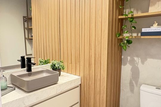 Banheiro de apartamento à venda com 2 quartos, 99m² em Bacacheri, Curitiba