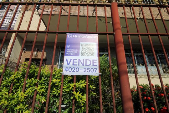 Placa de apartamento à venda com 3 quartos, 62m² em Olaria, Rio de Janeiro