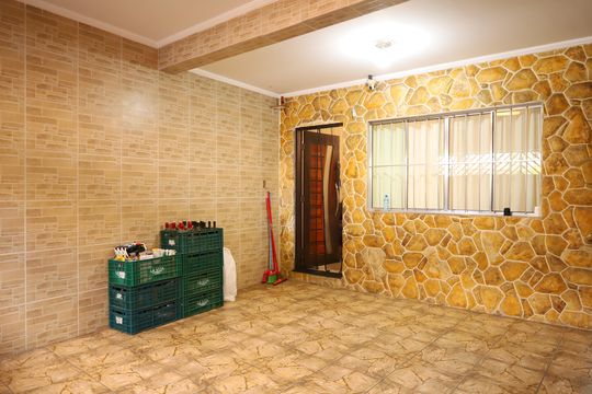 Garagem de casa à venda com 3 quartos, 150m² em Vila Carmosina, São Paulo