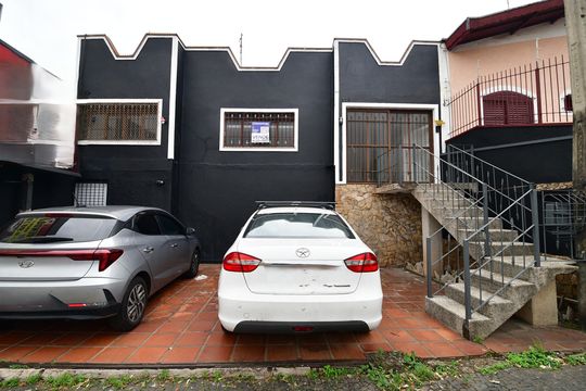 Fachada  de casa para alugar com 3 quartos, 190m² em Vila Teixeira, Campinas