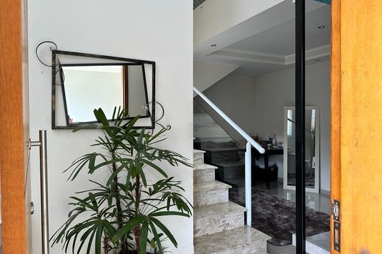 Casa à venda com 3 quartos, 234m² em Vila Capuava, Valinhos