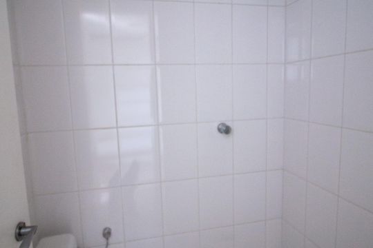 Banheiro de serviço de apartamento para alugar com 3 quartos, 135m² em Parque Campolim, Votorantim