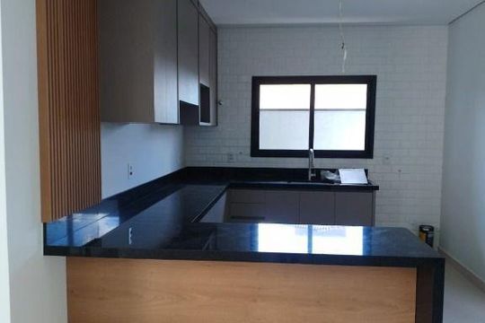 Casa à venda com 3 quartos, 230m² em Colina dos Pinheiros, Valinhos